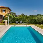 Katharina Villa *